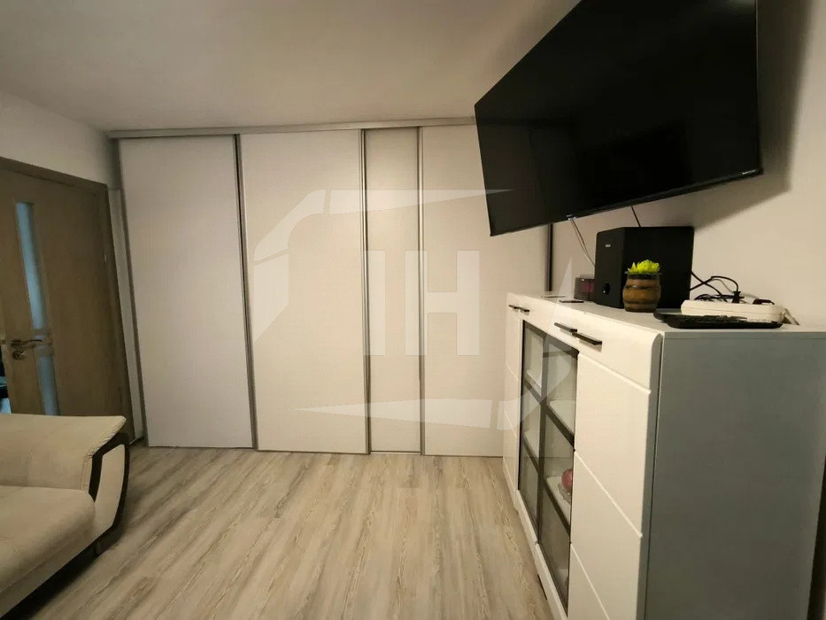 Apartament 3 camere, 2 balcoane, etaj 2 in cartier Intre Lacuri