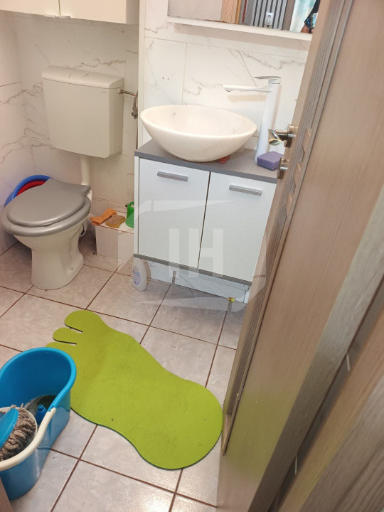 Apartament 3 camere, 2 balcoane, etaj 2 in cartier Intre Lacuri