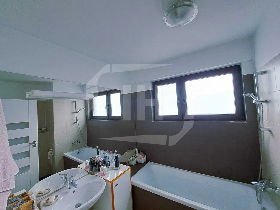 Apartament 4 camere, parcare, boxa, intermediar, terasa 30mp, Zorilor