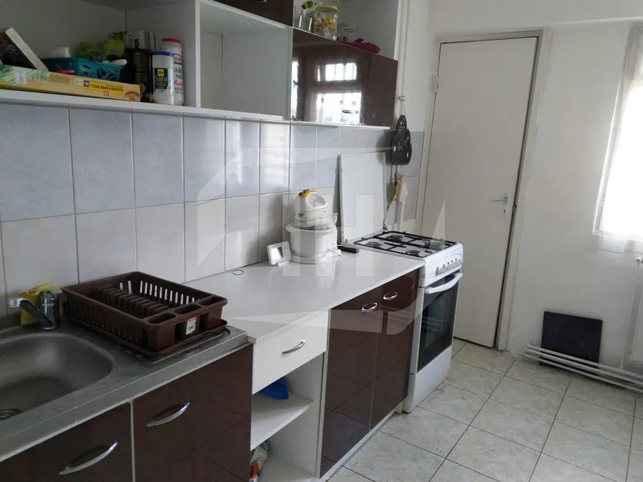 Apartament 4 camere, intermediar, zona strazii Aurel Vlaicu