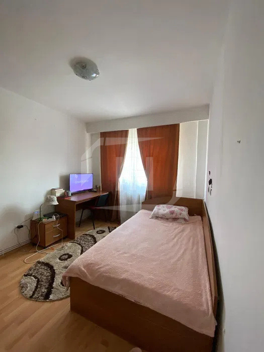 Apartament 4 camere, intermediar, zona strazii Aurel Vlaicu