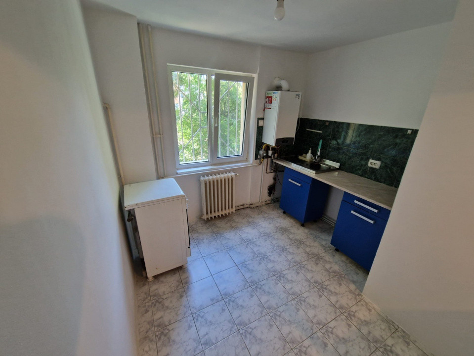 Apartament 3 camere decomandat, zona Bld Primaverii