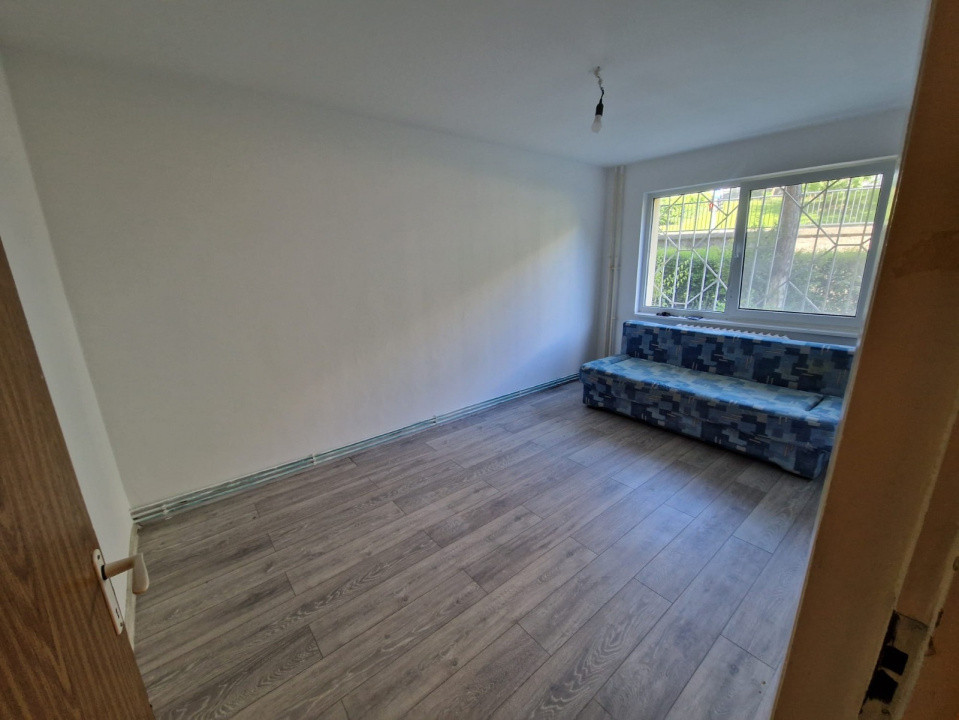 Apartament 3 camere decomandat, zona Bld Primaverii