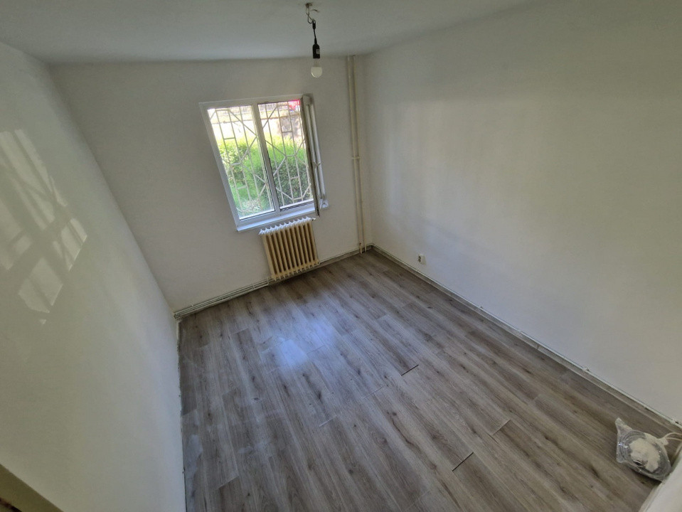 Apartament 3 camere decomandat, zona Bld Primaverii