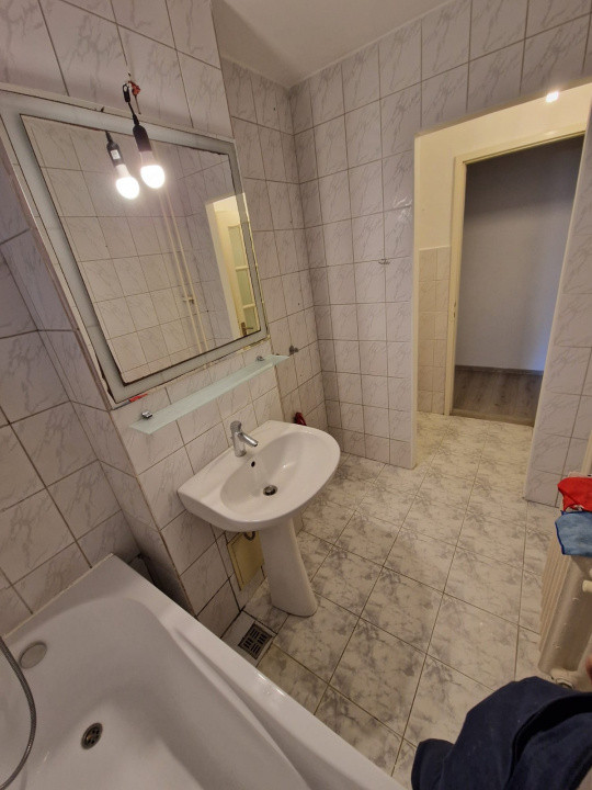 Apartament 3 camere decomandat, zona Bld Primaverii