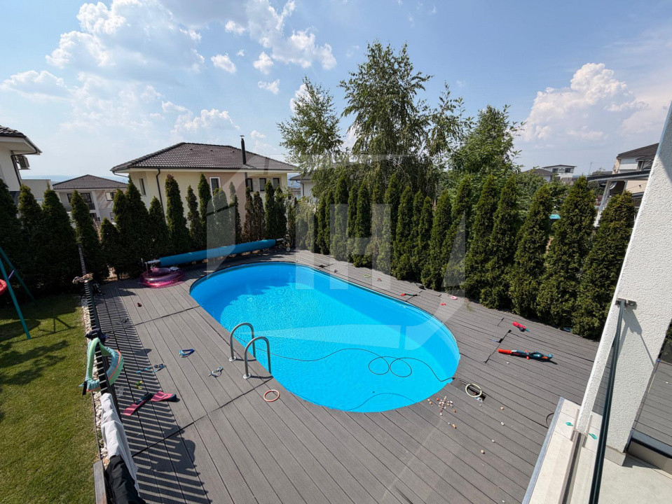 Casa individuala 4 camere, piscina, in Dezmir