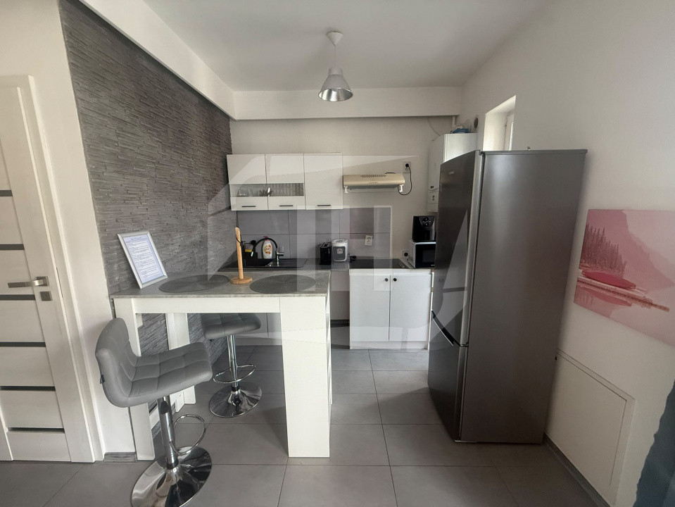 Apartament tip penthouse, 2 camere, terasa, parcare, zona strazii Paris
