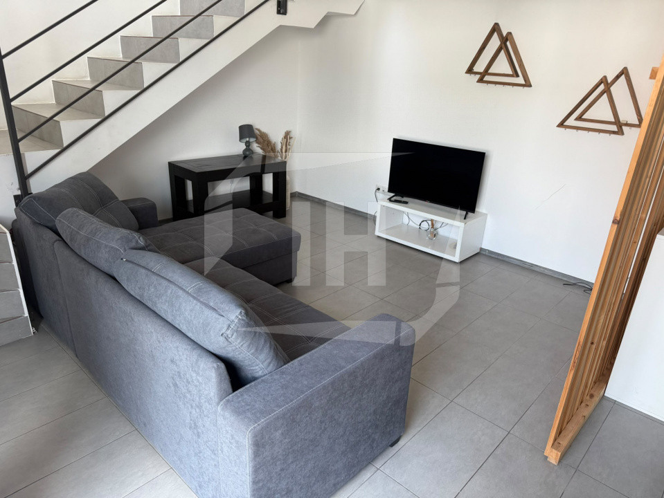 Apartament tip penthouse, 2 camere, terasa, parcare, zona strazii Paris