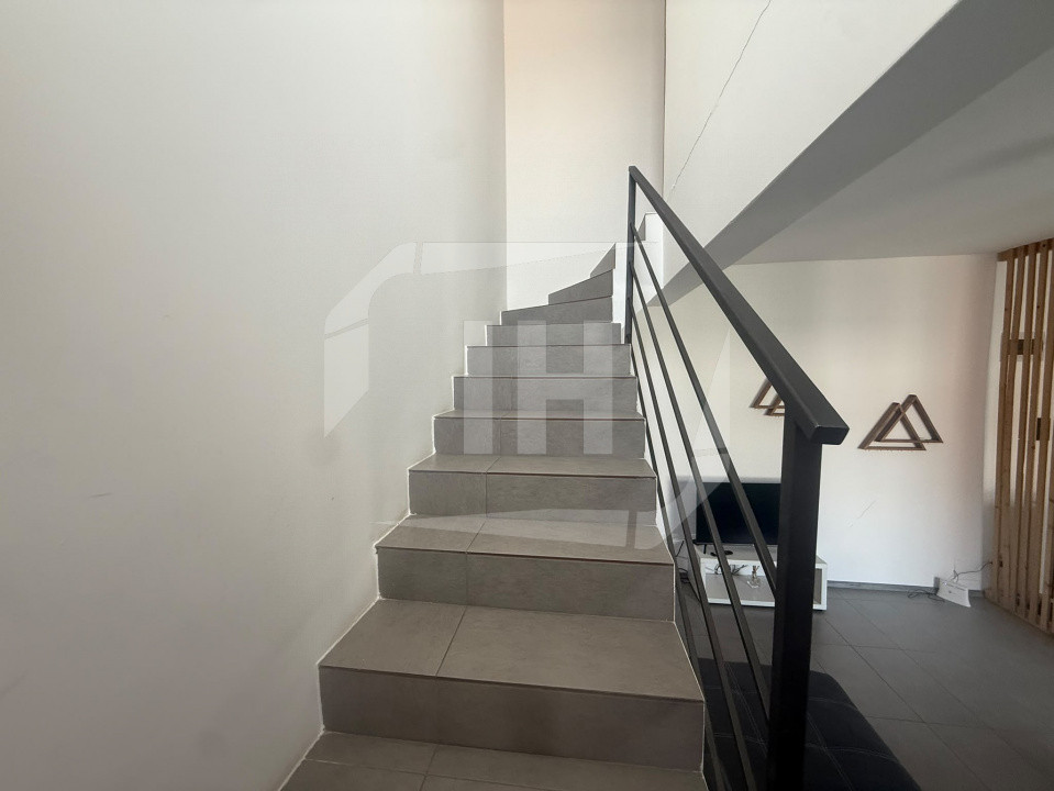 Apartament tip penthouse, 2 camere, terasa, parcare, zona strazii Paris
