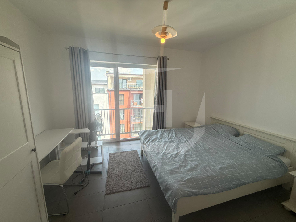 Apartament tip penthouse, 2 camere, terasa, parcare, zona strazii Paris