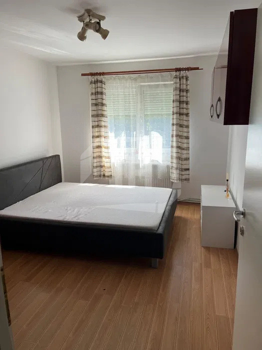 Apartament 3 camere, loc de parcare, zona Manastur