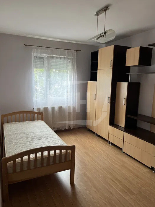 Apartament 3 camere, loc de parcare, zona Manastur