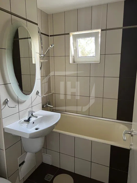 Apartament 3 camere, loc de parcare, zona Manastur