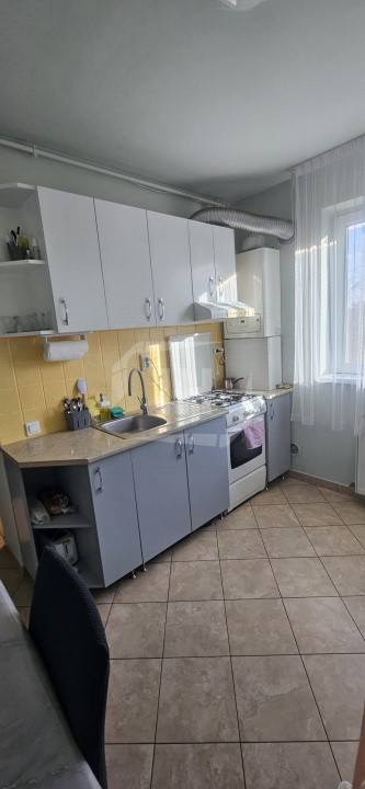Apartament cu 2 camere, etaj 1, bloc mic, zona Iulius Mall
