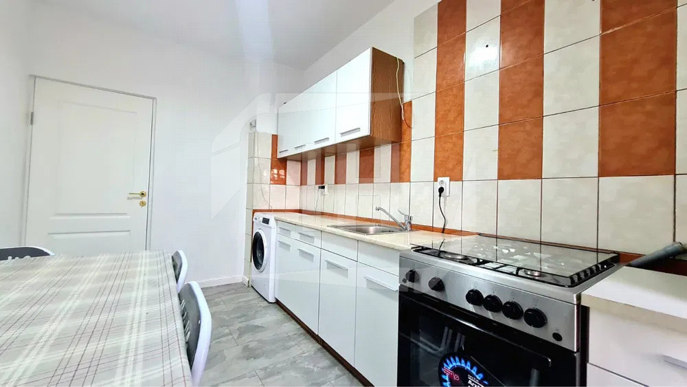 Apartament 3 camere, decomandat, BLOC TIP VILĂ, parcare, GHEORGHENI