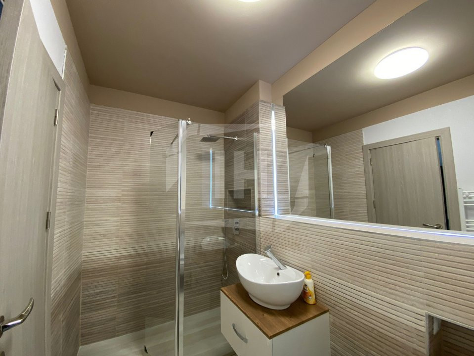2 cam, bloc nou, intermediar, parcare, Pet Friendly, Centru