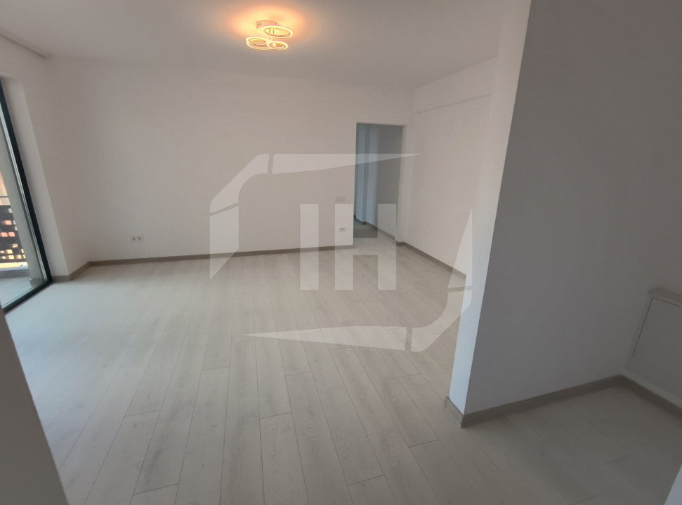 Apartament 3 camere, parcare, finisat, intermediar, curte, zona Pod Ira