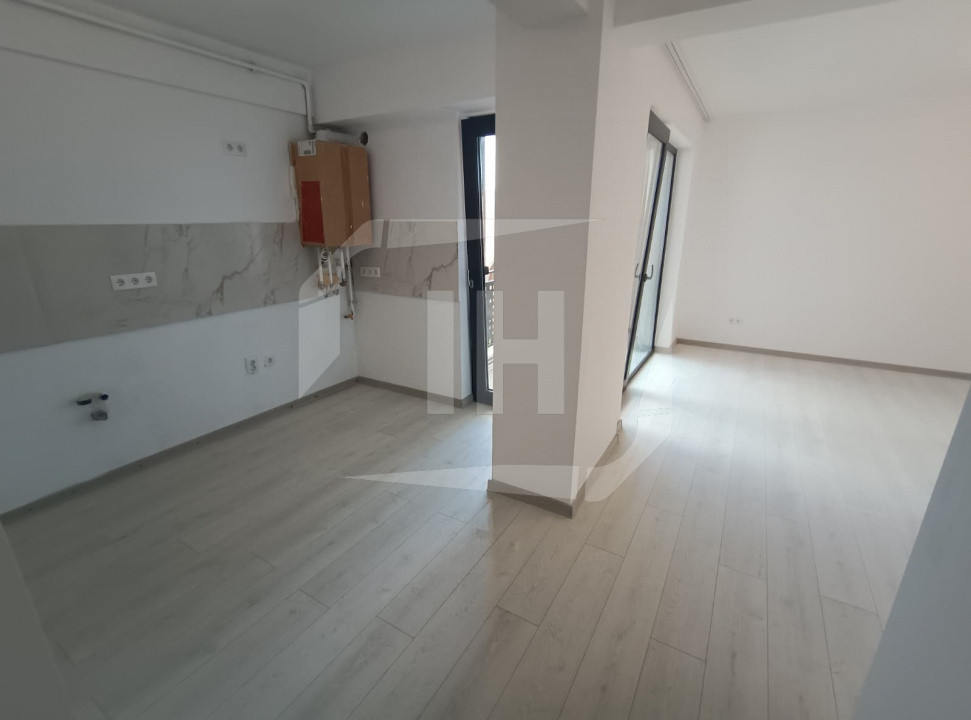 Apartament 3 camere, parcare, finisat, intermediar, curte, zona Pod Ira