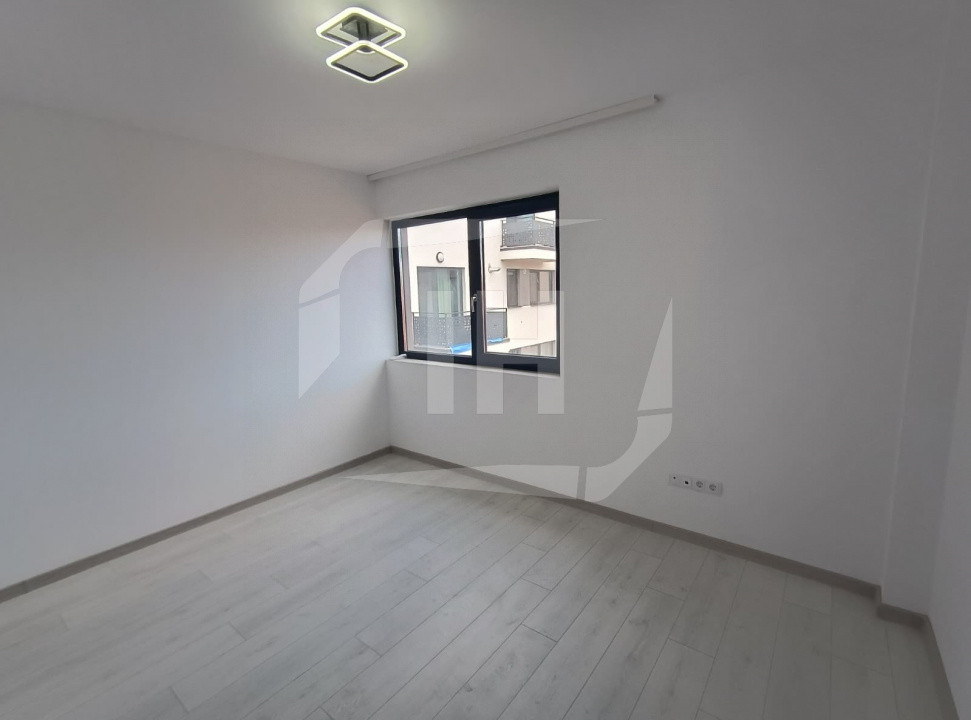 Apartament 3 camere, parcare, finisat, intermediar, curte, zona Pod Ira