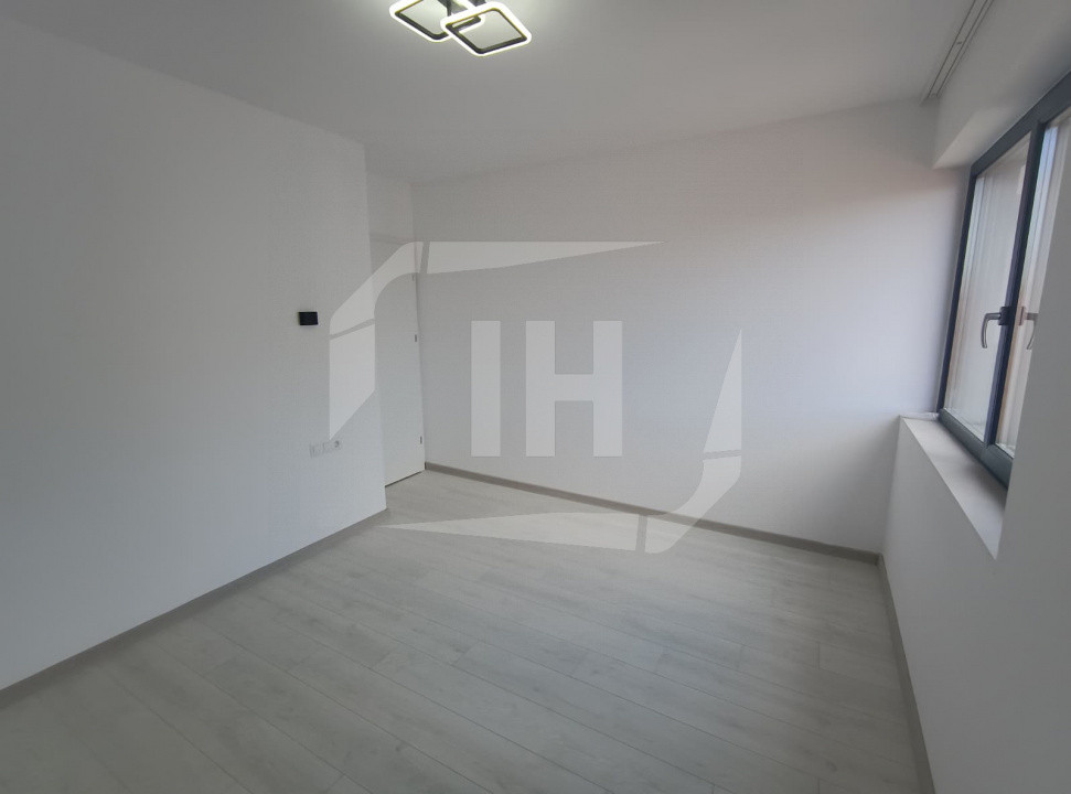 Apartament 3 camere, parcare, finisat, intermediar, curte, zona Pod Ira