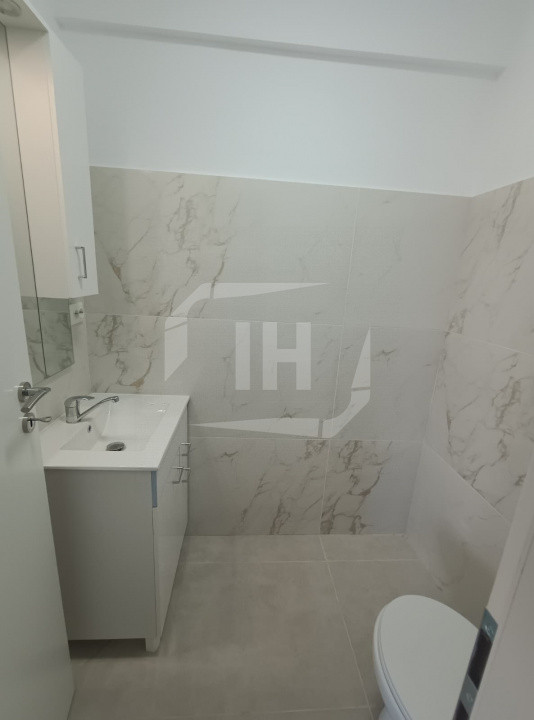 Apartament 3 camere, parcare, finisat, intermediar, curte, zona Pod Ira