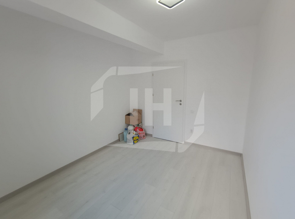 Apartament 3 camere, parcare, finisat, intermediar, curte, zona Pod Ira
