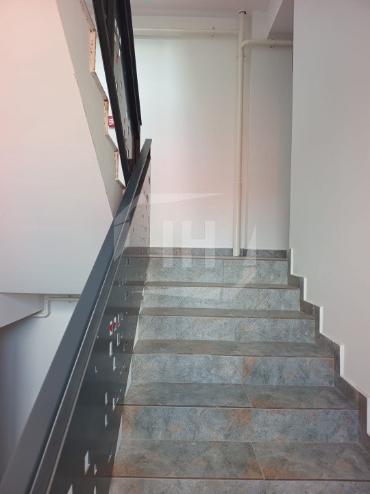 Apartament 3 camere, parcare, finisat, intermediar, curte, zona Pod Ira