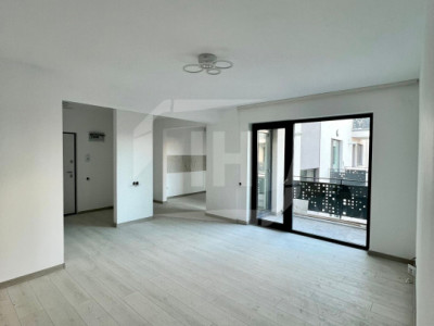 Apartament 3 camere, parcare, finisat, intermediar, curte, zona Pod Ira