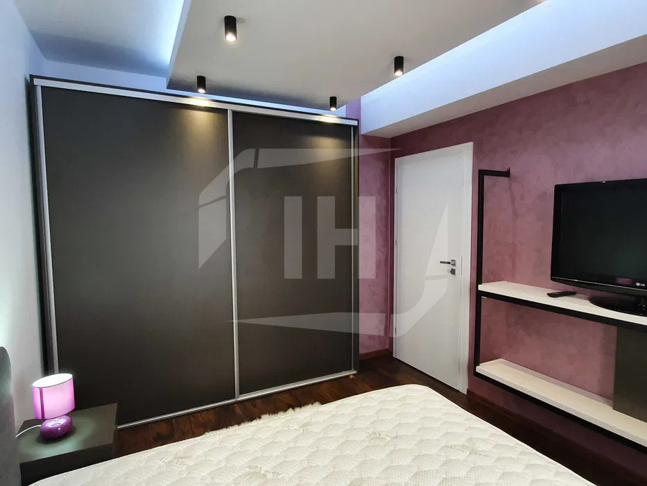 Apartament 2 camere, cu parcare, zona Zorilor