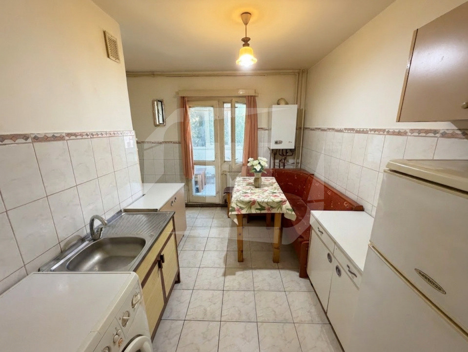 Apartament 2 camere, decomandat, etaj intermediar, zona Titulescu