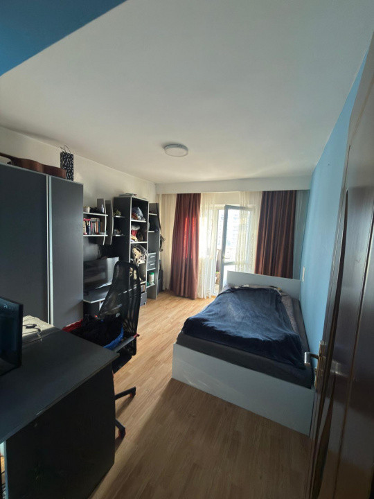 Apartament 3 camere, etaj intermediar, zona Mol, bld Primaverii