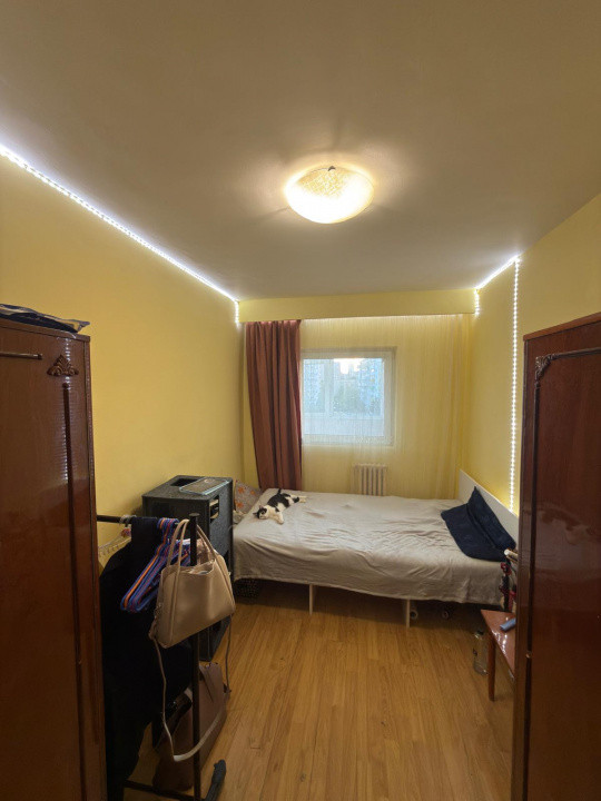 Apartament 3 camere, etaj intermediar, zona Mol, bld Primaverii