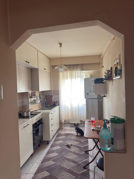 Apartament 3 camere, etaj intermediar, zona Mol, bld Primaverii