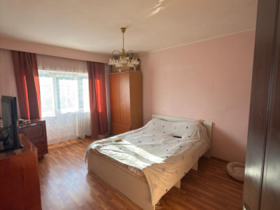 Apartament 3 camere, etaj intermediar, zona Mol, bld Primaverii