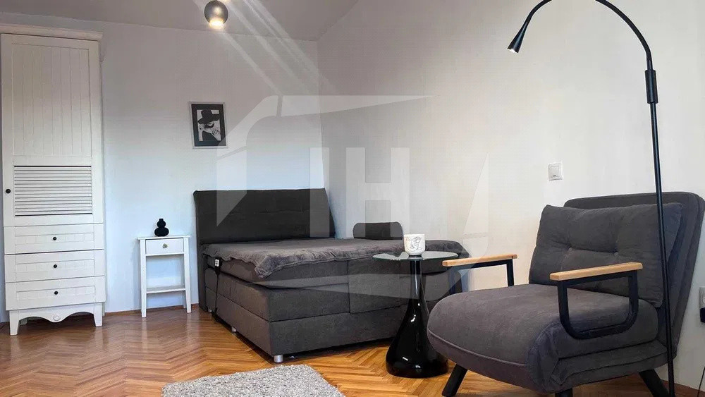 Apartament 3 camere I 2 bai I decomandat I cu parcare I zona Piata Cipariu