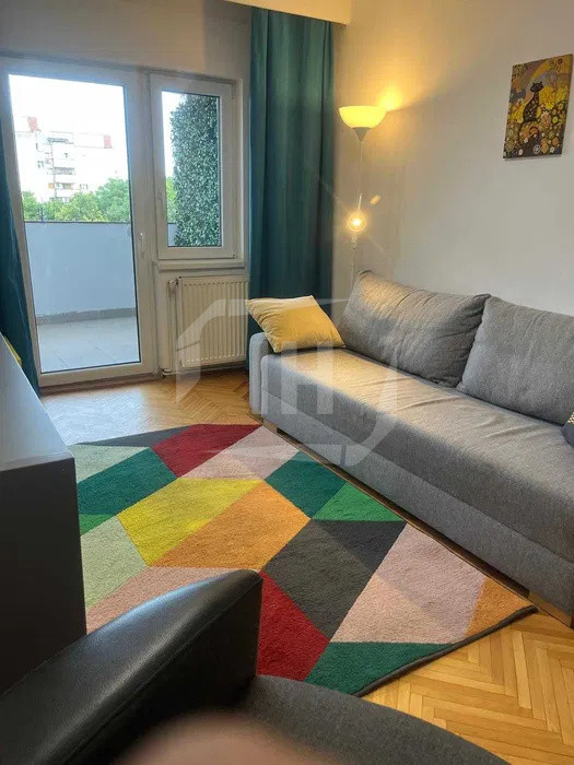 Apartament 3 camere I 2 bai I decomandat I cu parcare I zona Piata Cipariu