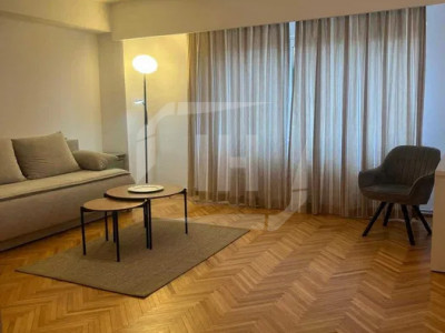 Apartament 3 camere I 2 bai I decomandat I cu parcare I zona Piata Cipariu