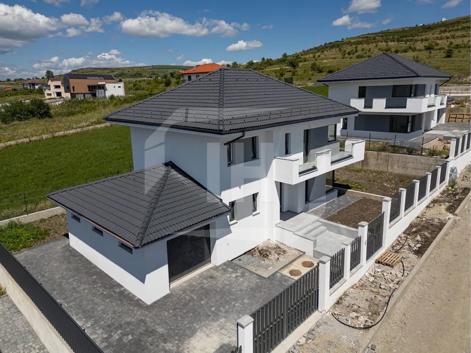 Casa individuala, cu garaj, la intrare in Chinteni