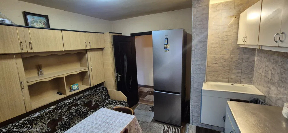 Apartament 2 camere decomandat, etaj intermediar, cartier Plopilor