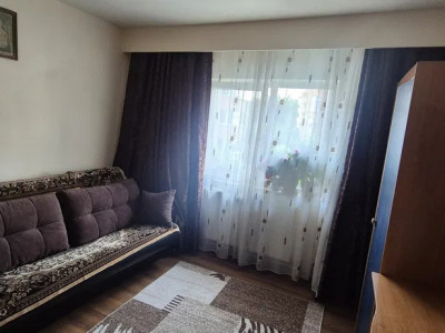 Apartament 2 camere decomandat, etaj intermediar, cartier Plopilor