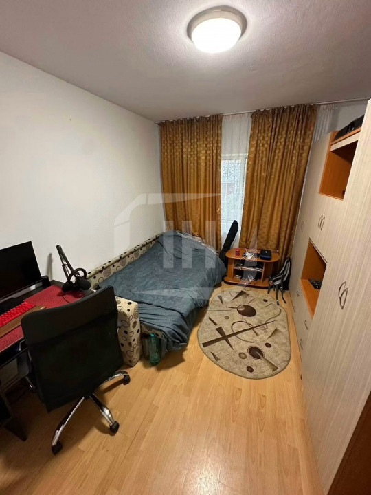 Apartament 3 camere decomandat, cartier Intre Lacuri