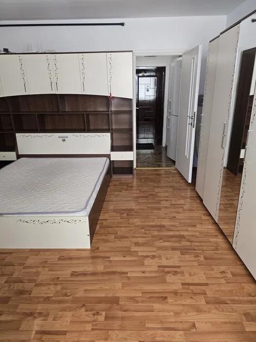Garsoniera de vanzare, zona strazii Parang