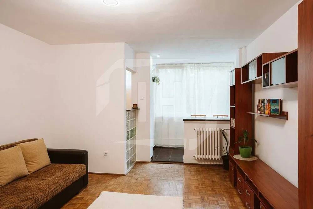 Garsoniera confort 1, etaj intermediar, zona Detunata