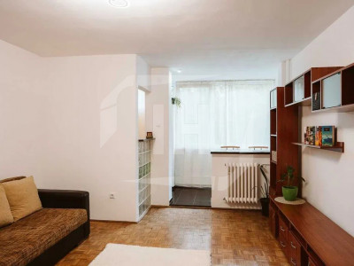 Garsoniera confort 1, etaj intermediar, zona Detunata