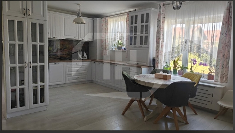 Apartament 3 camere, etajul 1,  Europa