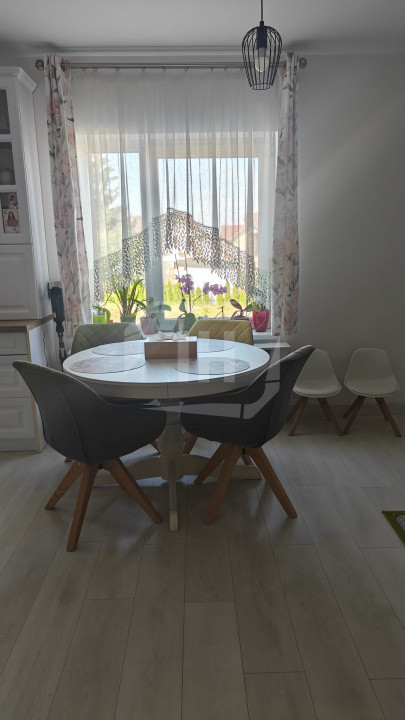 Apartament 3 camere, etajul 1,  Europa