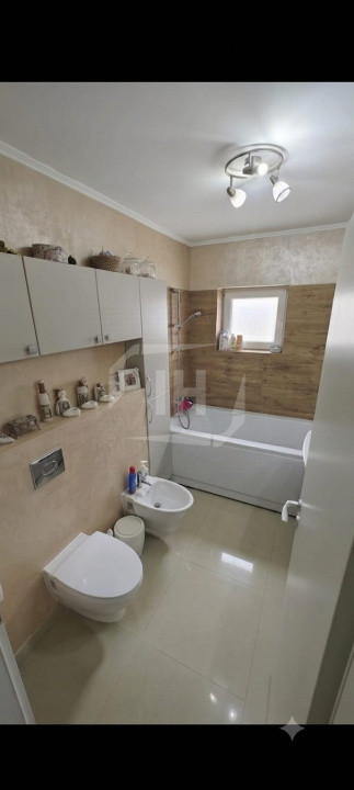 Apartament 3 camere, etajul 1,  Europa