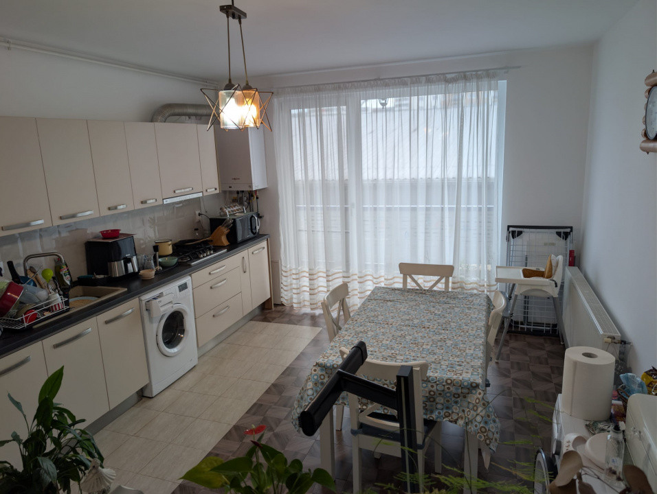 Apartament 2 camere etaj 1, parcare, zona Vivo