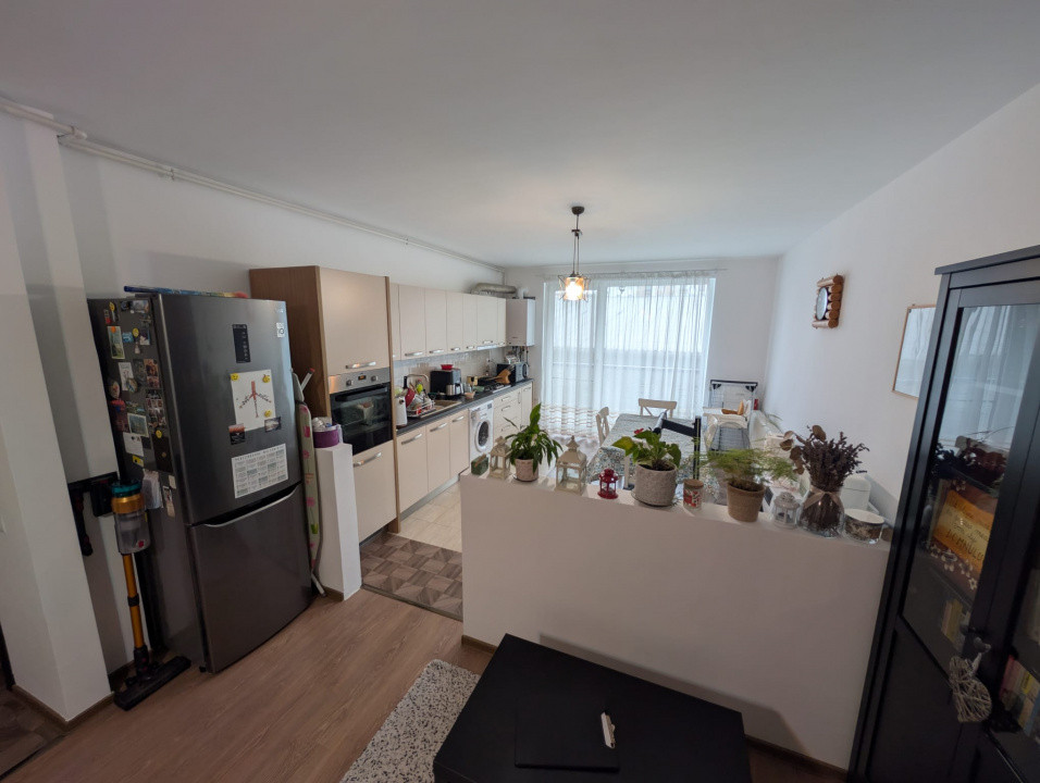 Apartament 2 camere etaj 1, parcare, zona Vivo