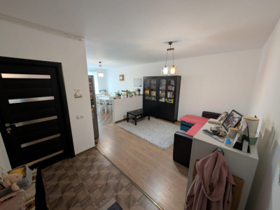 Apartament 2 camere etaj 1, parcare, zona Vivo